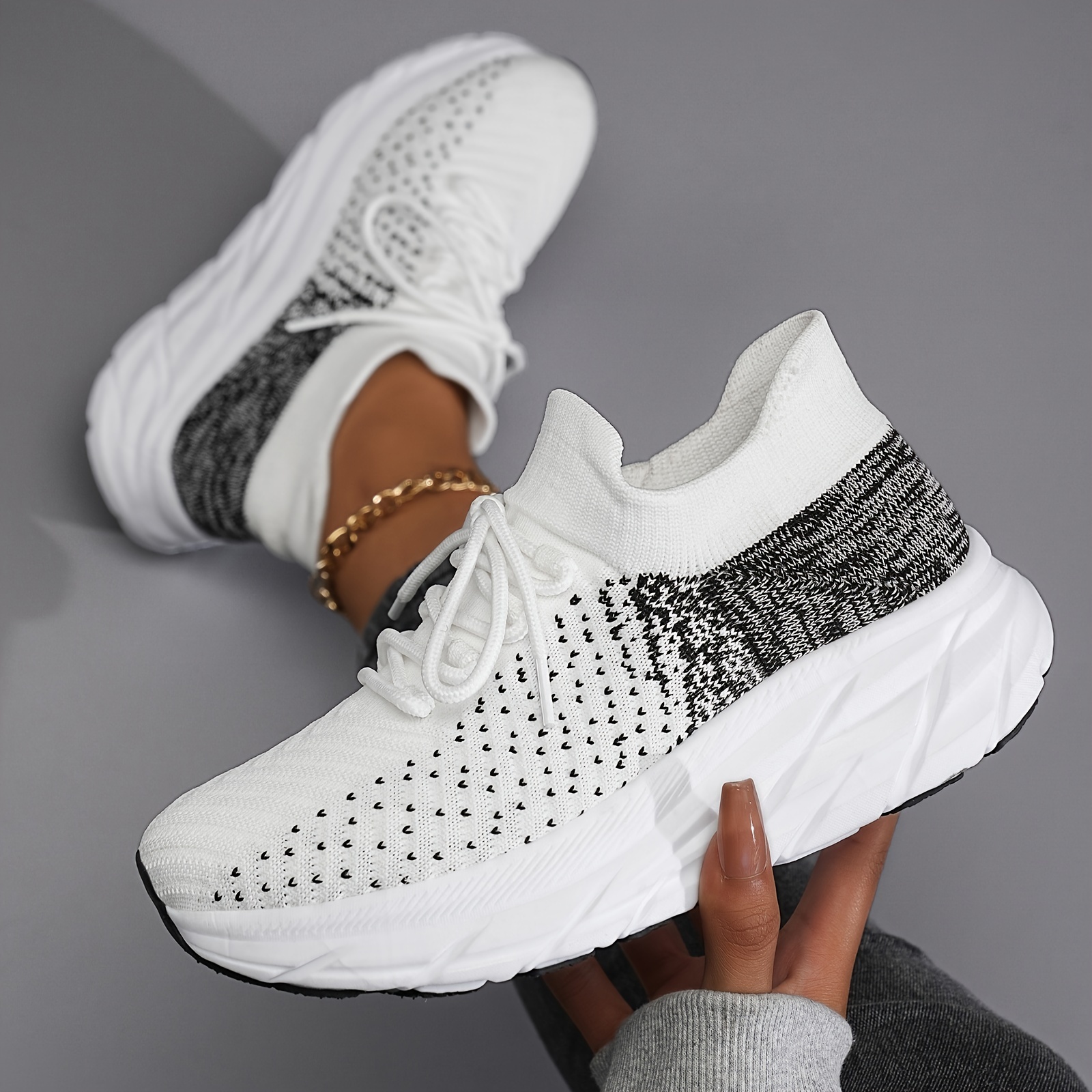 anti slip sneakers fashion trendy mesh breathable details 3