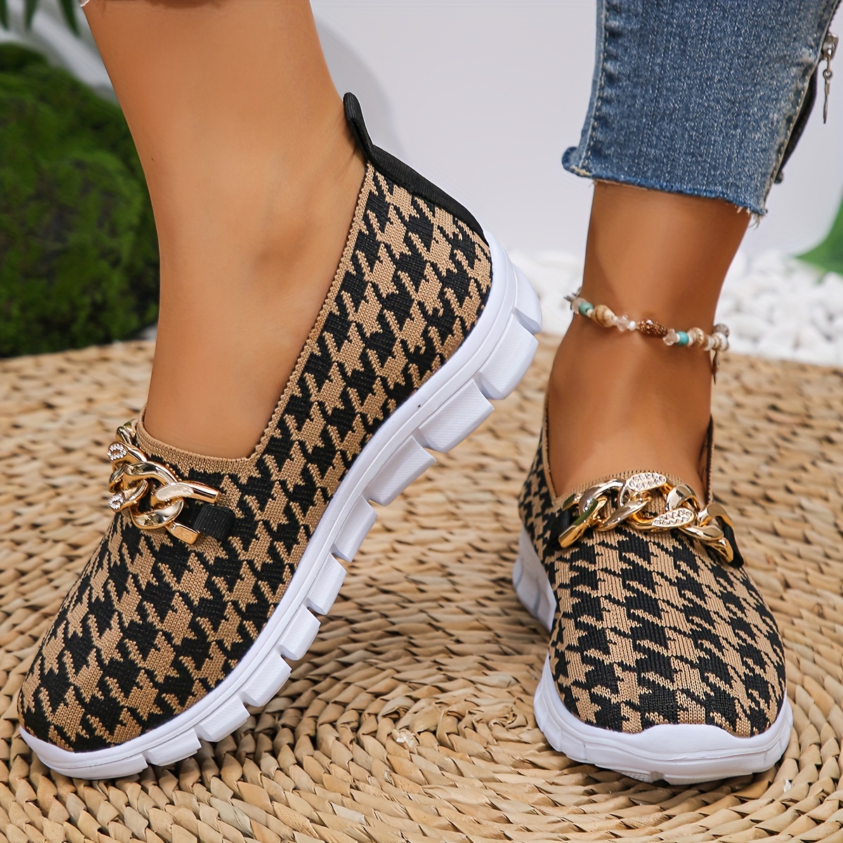 womens low top road running shoes mesh breathable metal chain decoration anti slip lightweight fashion casual shoes details 8